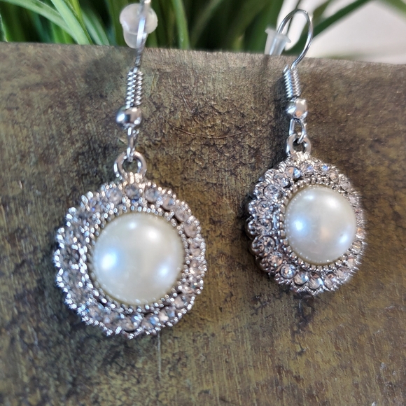Silver Tone Faux Pearl & Rhinestones Earrings 💥3 for $12💥 - Picture 11 of 13